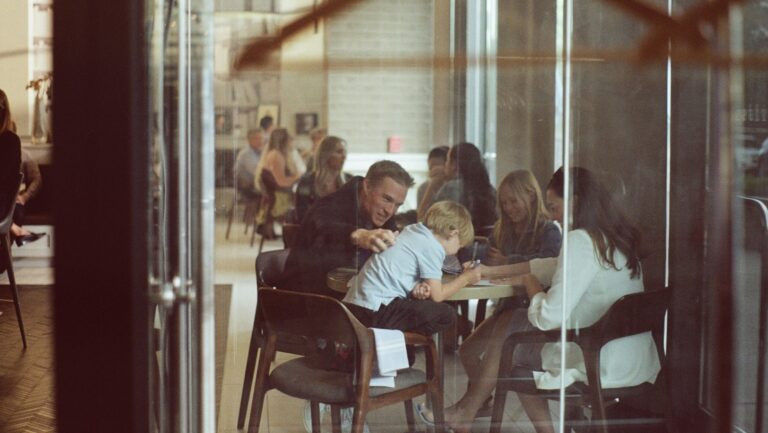 children eating out 01