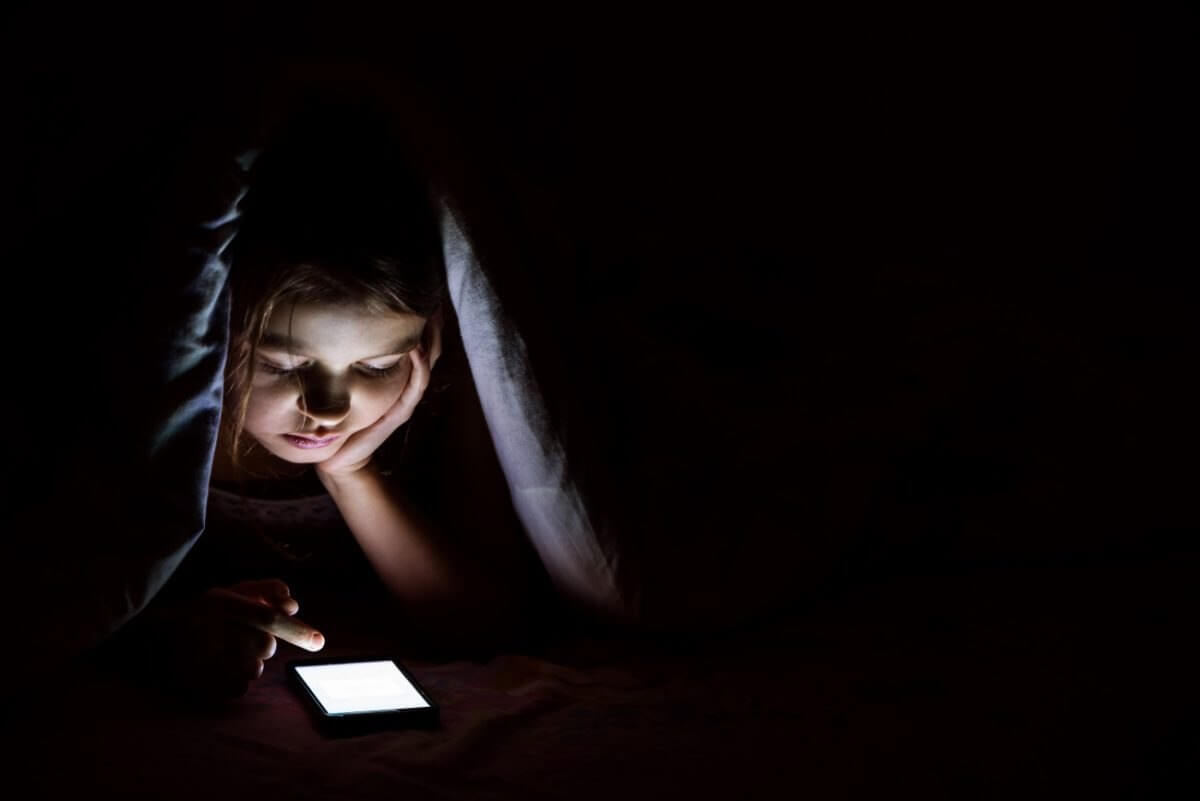 ereyna ta paidia kai oi efivoi kanoun dialeimma apo ta social media kai o logos einai sovaros 01