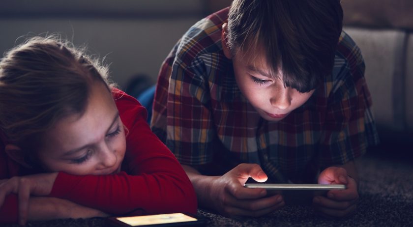 girl and boy with their smart phones 01